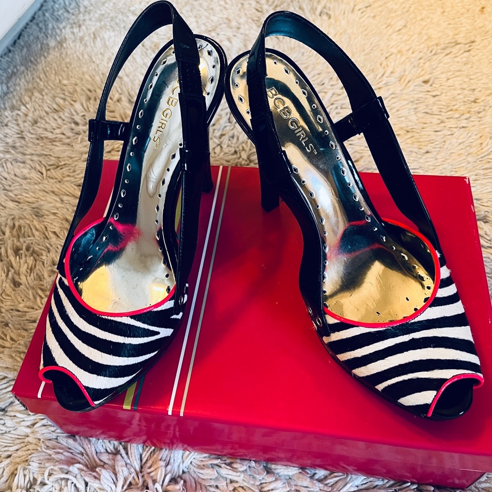 BCBG PEEP TOE SLING BACK HEELS 8M